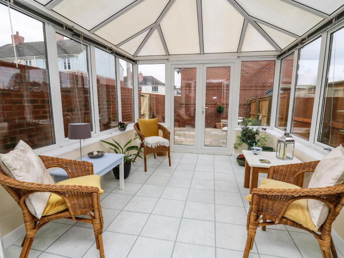 6 Erwr Brenhinoedd Villa Ammanford Exteriör bild